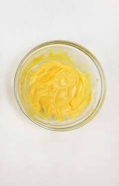 Colorante amarillo con mango