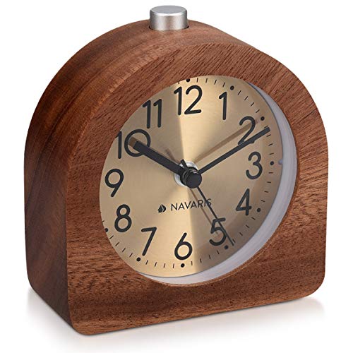 Navaris Despertador analógico - Reloj semicircular con luz - Despertador de Madera con función repetición - En marrón Oscuro con Fondo Dorado