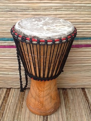 Cabezal de tambor africano auténtico de 28 cm (28 cm de cabeza, 60 cm de altura) con 2 instrumentos de percusión gratis por un valor de 20 libras