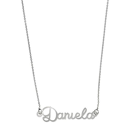 Córdoba Jewels | Gargantilla realizada en Plata de Ley 925. Diseño con Letras en Forma de Daniela. Cierre con reasa. Medidas: 40 cm. Pieza: 34x10 mm