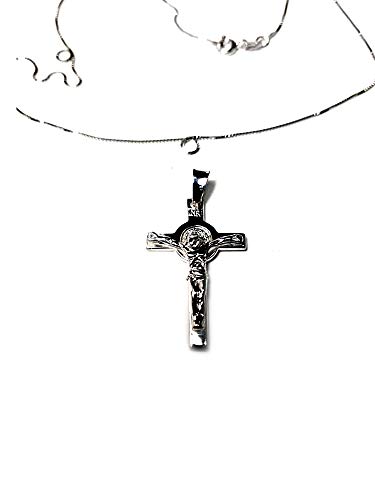 artigianale Colgante y collar de 45 cm de plata 925 con cruz de San Benito de 3 cm de alto aproximadamente. Color plateado. Incluye un amuleto de la suerte