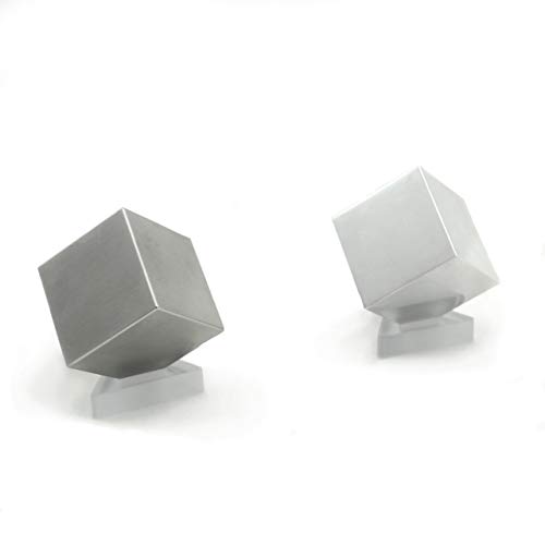 Fantástico set de de 2 cubos (38,1 mm) de tungsteno (W) y aluminio (Al) / Mismo tamaño, pero pesos extremadamente diferentes (debido a las densidades). Incluyen peanas
