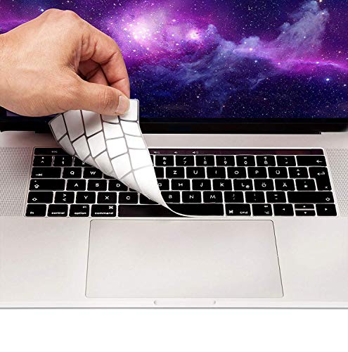 MyGadget Funda Teclado QWERTZ [Aleman] para Apple MacBook Air 13 Pro 13" & 15" Retina de USB C - Skin Protector Keyboard Cover de Silicona TPU -Negro