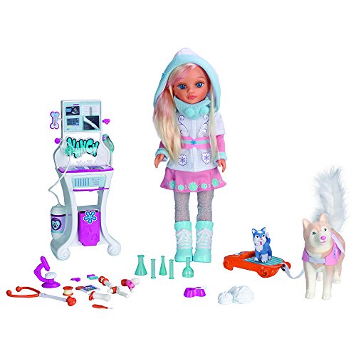 Nancy Rescate en la nieve, muñeca y accesorios (Famosa 700012727)