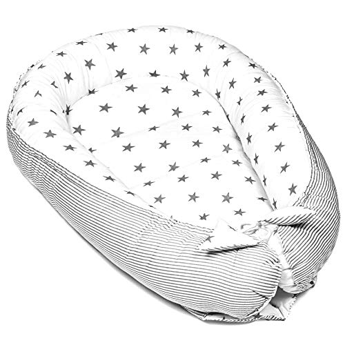 Totsy Baby Nido Bebe Recien Nacido - Reductor de Cuna nidos para Bebes cojin colecho (Estrellas Grises sobre Blanco, 90 x 50 cm)