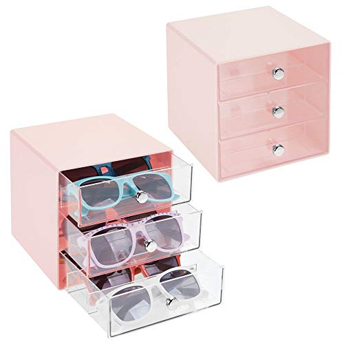 mDesign Juego de 2 cajas para gafas de sol – Cajoneras de plástico con 3 compartimentos – Organizador de armarios para guardar todo tipo de gafas – transparente y rosa claro