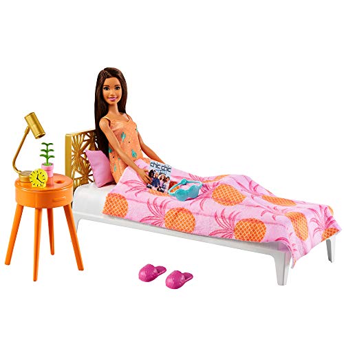 Barbie en casa Muñeca morena con set de juguete de habitación, con cama y accesorios (Mattel GRG86)