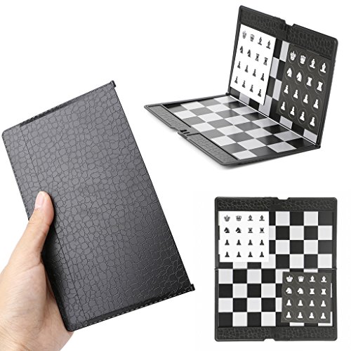 PTMD Tablero de ajedrez de bolsillo 1 juego, 20 cm x 16 cm, tablero de ajedrez magnético de plástico con piezas de ajedrez, para niños y adultos, plegable y portátil para viajes, color blanco y negro