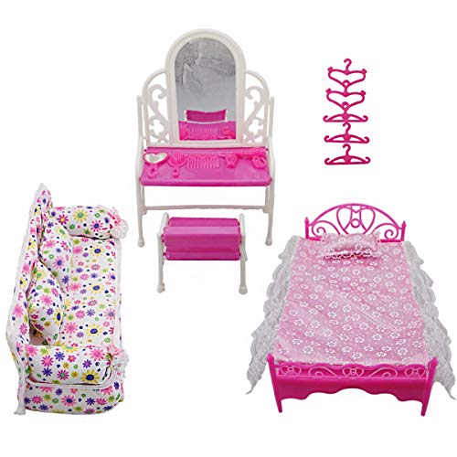 DERCLIVE 8 Piezas Accesorios de Muebles de Princesa Regalo para Niños Que Incluye 1X Juego de Tocador + 1X Juego de Sofás + 1X Juego de Camas + 5 Perchas para Muñeca Barbie