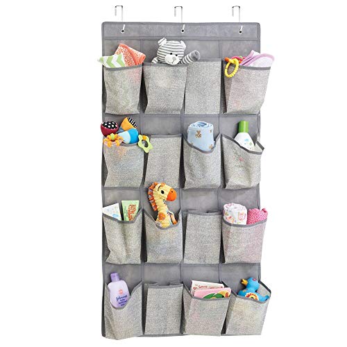mDesign Organizador de tela para colgar sobre la puerta con 16 bolsillos – Colgador de puerta para ropa de bebé y artículos de bebés – Estantería colgante para almacenar juguetes – gris