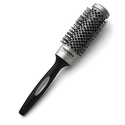 Termix Evolution Basic Ø28-. Cepillo térmico redondo con fibra ionizada de alto rendimiento, especial para cabellos de grosor medio. Disponible en 8 diámetros y en formato Pack.