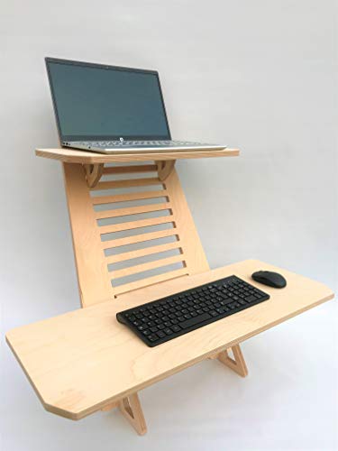 Stag & Bear | Cub Stand Up Desk Workstation | Para usuarios de portátiles | Altura ajustable | Diseñado y fabricado en Escocia | Hogar y Oficina | Ergonómico