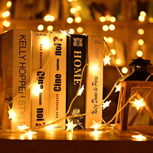Cadena de Luces Estrellas 5M 50 LED Baterías Powered Luces de Estrellas Luz Blanco Cálido Iluminación Decorativa para Festival Fiesta Boda Jardín Navidad Halloween (20pcs Gancho de Cuerda Ligera)