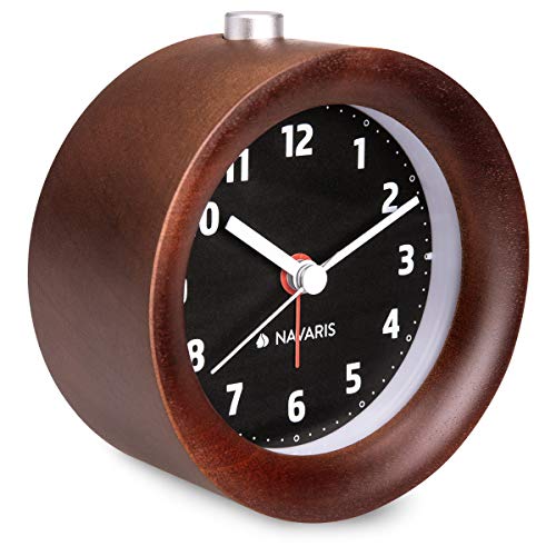 Navaris Despertador de Madera analógico - Reloj Redondo con luz y Esfera Negra - Despertador Circular silencioso con Alarma - En marrón Oscuro