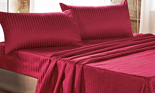 Juego completo de sábanas matrimoniales realizado en tejido de raso de color púrpura. Set formado por 1 sábana encimera, 1 sábana bajera y 2 fundas de almohada