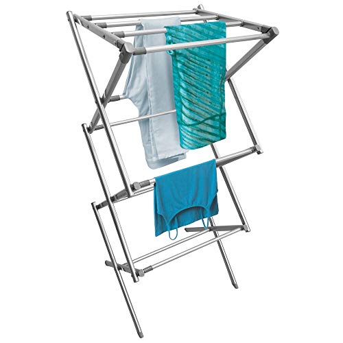 mDesign Tendedero extensible vertical – Colgador de ropa de metal con tres niveles – Tendal plegable que ahorra espacio para el lavadero, el jardín y otras habitaciones de casa – plateado y gris