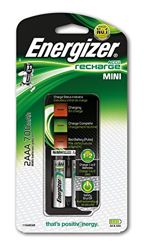 Energizer - cargador de pilas mini compatible aa y aaa, incluye 2 pilas recargables aaa 700 mah.