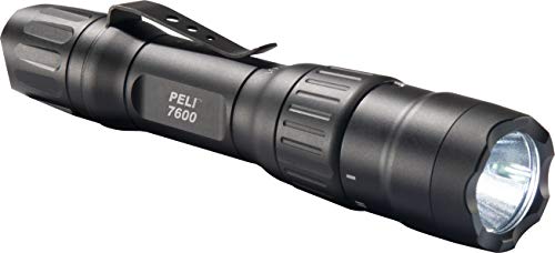 PELI 7600 Linterna táctica versátil con LED de 3 colores y recargable por USB, Utilizada por los cuerpos de policía de todo el mundo, Sumergible IPX8, 944 Lúmenes, Color: negro