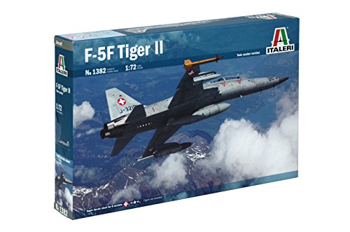 Italeri 1382 – 1: 72 F de 5 F Twin Seater, vehículos