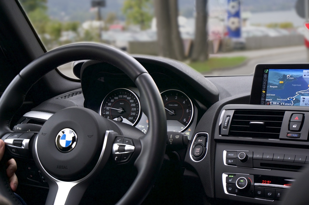 ¿Qué significa el logo de BMW en rojo?