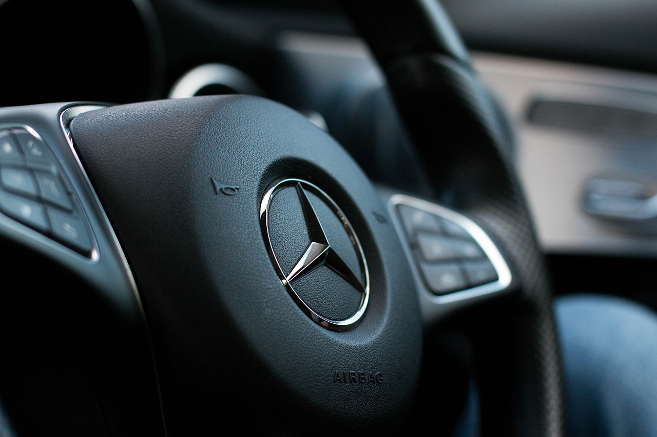 ¿Cuántas baterías tiene un Mercedes Clase C?