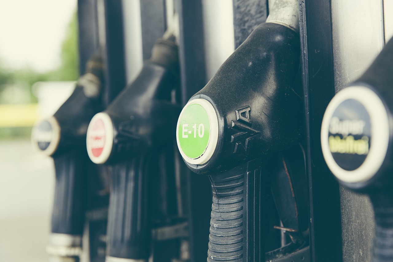 ¿Quién invento el motor a gasolina y en qué año?