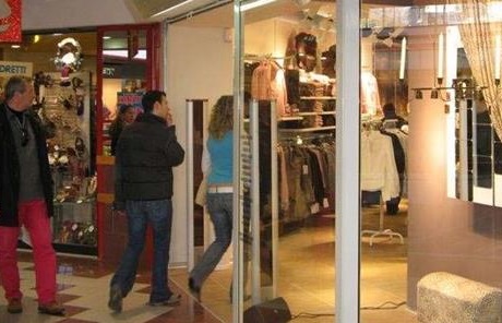 personas en una tienda