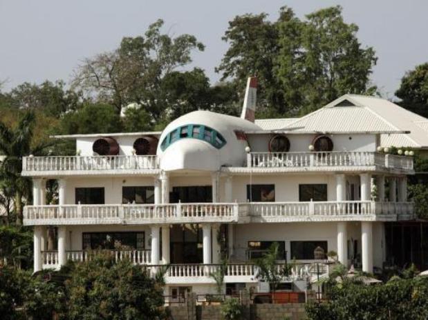 casa con forma de avión