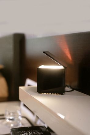 lámpara con forma de cubo