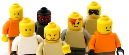 los nuevos muñecos Lego con expresiones de enfado