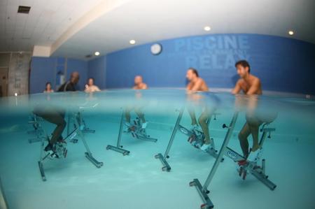 una clase de aquaspinning