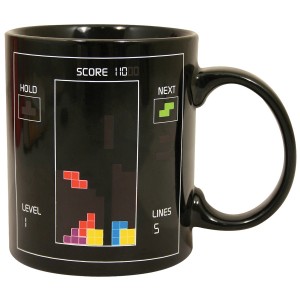 taza que homenjea al Tetris