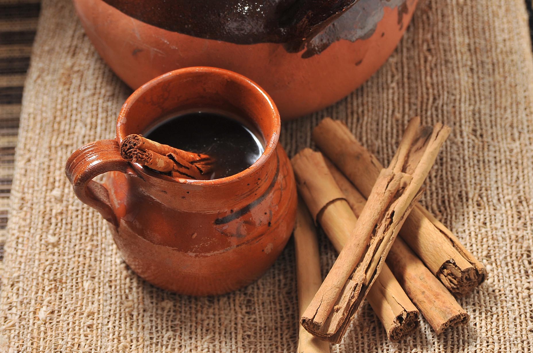 Café de olla de barro con especias