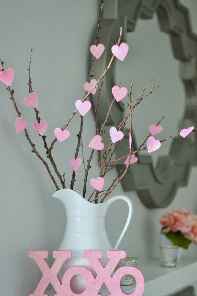 Árbol con ramas y corazones para San Valentín