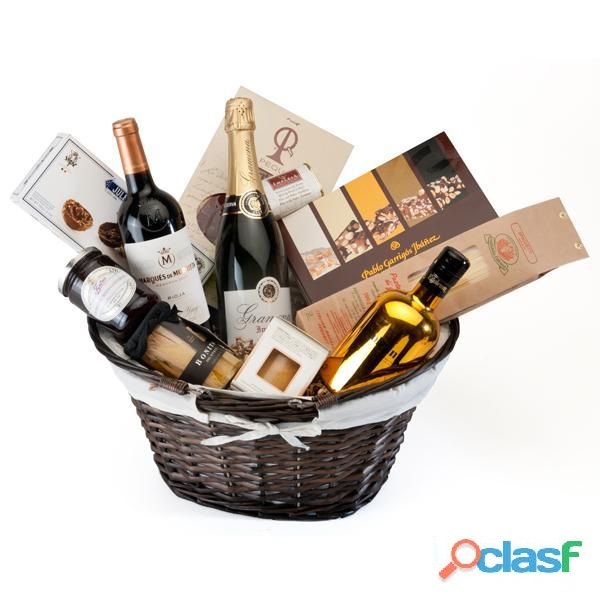 Cesta con productos gourmet