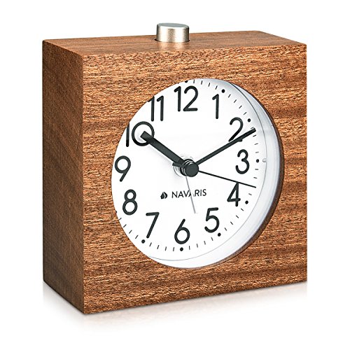 Navaris Reloj analógico de Madera con función Snooze - Despertador Retro en Forma de Cuadrado con luz y Alarma - Reloj silencioso en marrón Oscuro