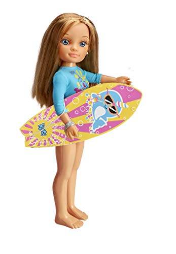 Nancy-Un día Haciendo, Muñeca con Tabla de Surf y Neopreno niñas a Partir de 3 años (Famosa 700015528)
