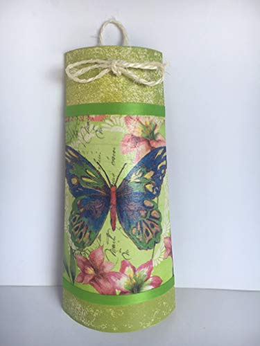 Teja decorativa con mariposa sobre tonos de color verde