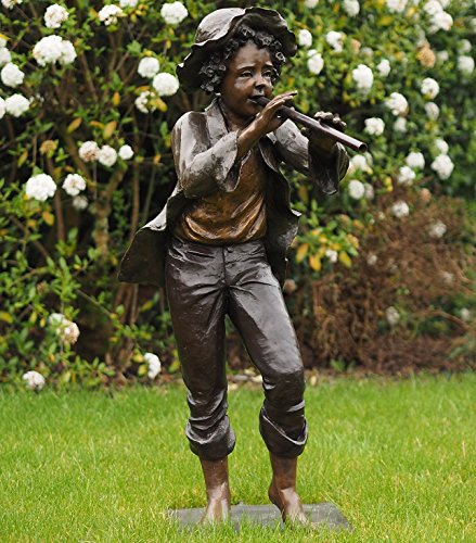 Bonita Escultura de bronce de un niño con una flauta de bronce