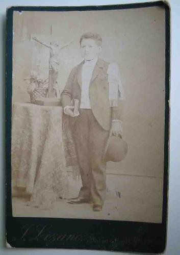 Fotografía antigua : Niño de Primera Comunión con bombín. De J.Lozano