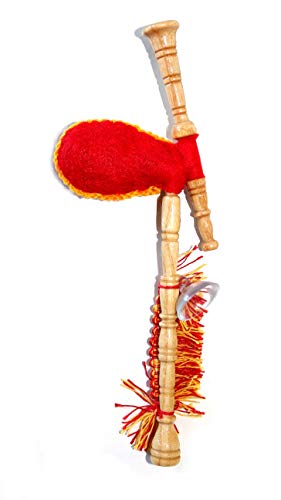 Gaita gallega con ventosa, en madera de fresno lacada al natural, fuelle de fieltro rojo con fleco y una pequeña ventosa para adherir a superficies lisas, ideal para gallegos nostálgicos por el mundo. Gaita gallega con ventosa, en madera de fresno lacada al natural, fuelle de fieltro rojo con fleco y una pequeña ventosa para adherir a superficies lisas, ideal para gallegos nostálgicos por el mundo.