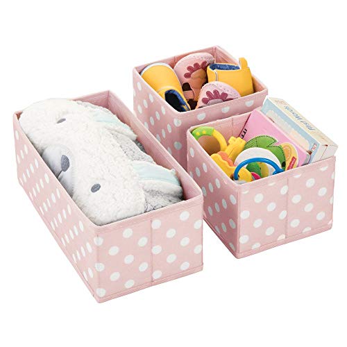 mDesign Juego de 3 cajas de almacenaje para habitaciones infantiles o baños – Cestas organizadoras en fibra sintética de lunares – Organizadores de armarios en dos tamaños – rosa/blanco