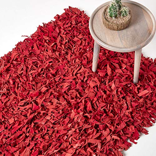HOMESCAPES Alfombra Shaggy, Elegante y Decorativa, con Tiras de Piel Color Rojo 150 x 240 cm