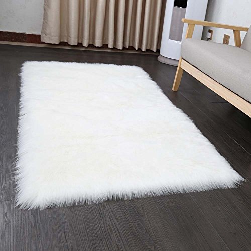 Cumay Piel de Imitación, Artificial Alfombra, excelente Piel sintética de Calidad Alfombra de Lana ，Adecuado para salón Dormitorio baño sofá Silla cojín (Blanco, 60 X 90 cm)