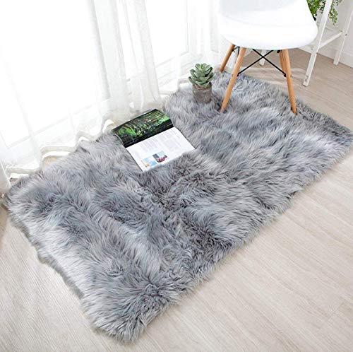 YIHAIC Falso Piel de carnero Vellón Alfombra, Elegante De Pelo Largo Mullida Excelente piel Sintética de calidad Alfombra de Lana (Gris, 75 X 120cm) YIHAIC Falso Piel de carnero Vellón Alfombra, Elegante De Pelo Largo Mullida Excelente piel Sintética de calidad Alfombra de Lana (Gris, 75 X 120cm)
