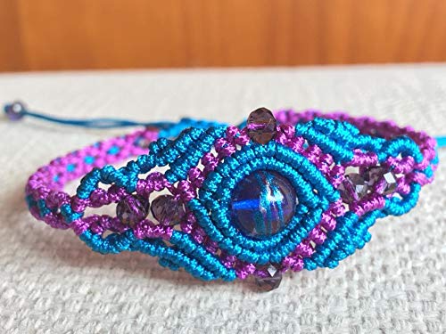 Pulsera macramé hecha a mano con hilo azul y morado y cuentas cristal Cierre ajustable