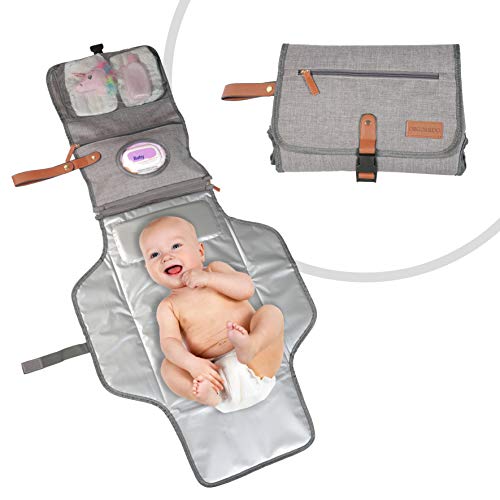 ORGOMIDO Cambiador Portátil De Pañales Para Bebe De Alta Calidad - DISEÑO 2020- Cambiador De Viaje Unisex Impermeable (110 x 52.5 cm) - Ideas de regalos para recién nacidos Definitivamente es Orgomido