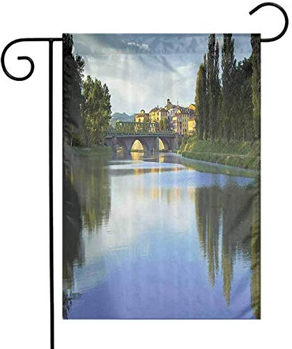 Eastlif Impreso Jardín Bandera Apartamento Decoración Majestuoso Río Tevere se encuentra con un puente en el casco antiguo de Ucrania Paisaje rural europeo Interior Banner Fiesta de bodas Decoración V