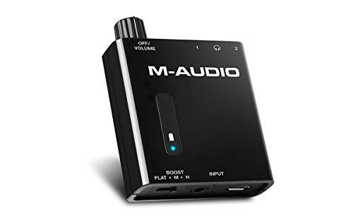 M-Audio Bass Traveler - Amplificador portátil de auriculares alimentado por batería cos 2 salidas y potenciador de 2 niveles