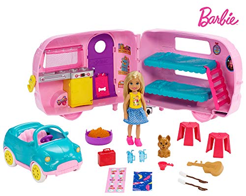 Barbie - Chelsea Muñeca y Su Caravana, con Perrito y Accesorios (Mattel FXG90) Barbie - Chelsea Muñeca y Su Caravana, con Perrito y Accesorios (Mattel FXG90)